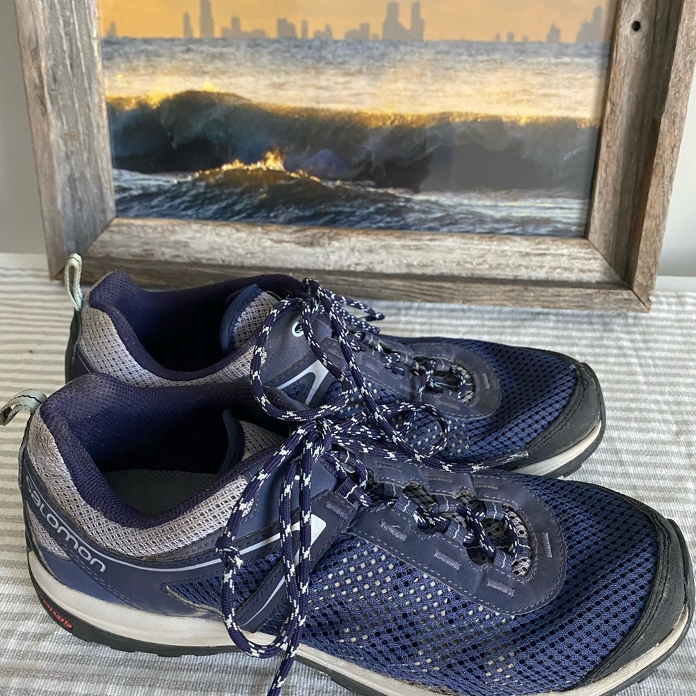 Salomon hiking shoes size 9
